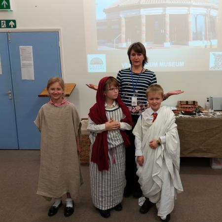 Year 3 learn about Roman life